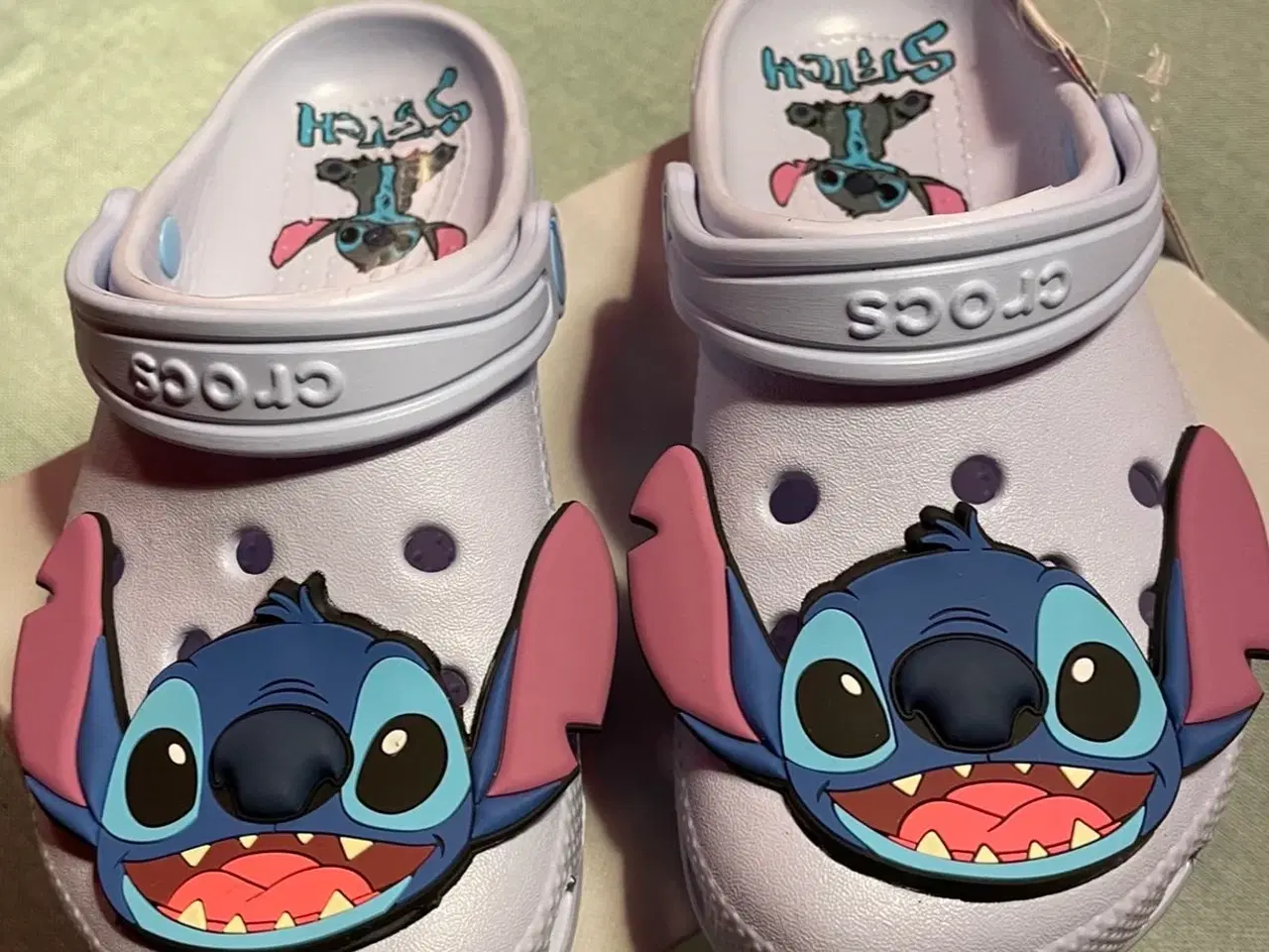 Billede 1 - Crocs med Stitch