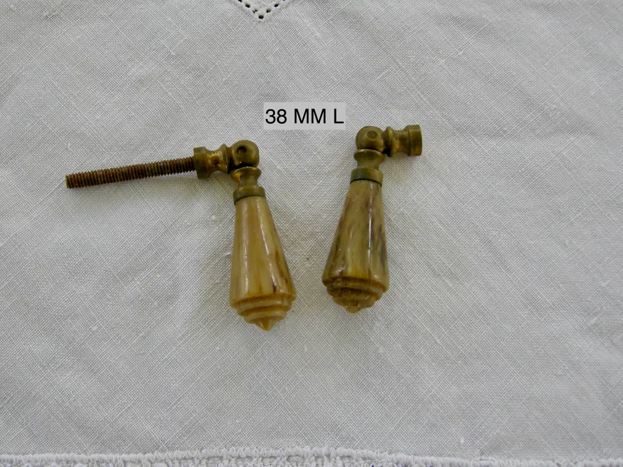 Billede 5 - Gamle møbelbeslag, møbelknopper, nøgleskilte, ben