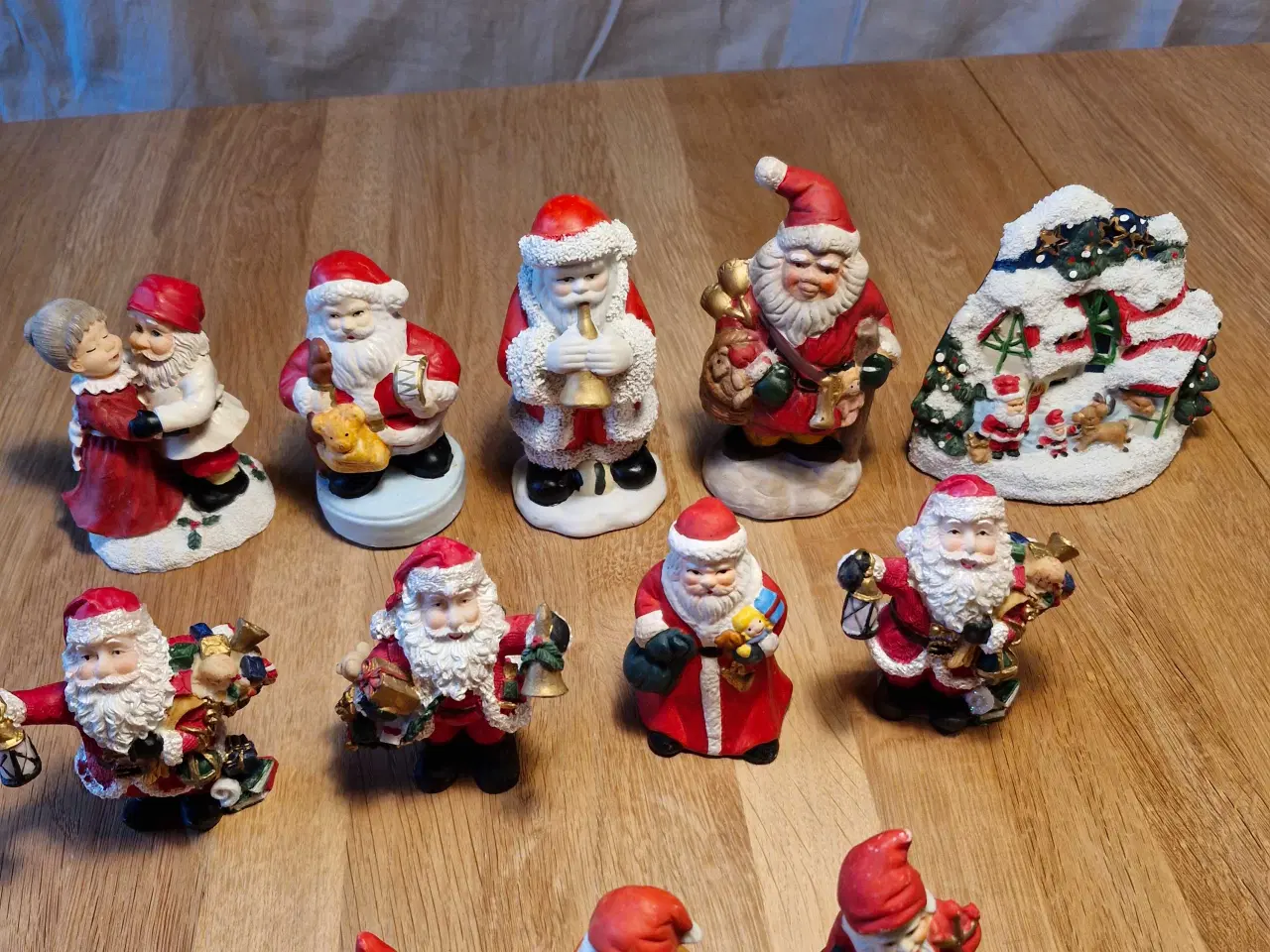 Billede 1 - Nr. 1.  12 ældre nisse figurer 