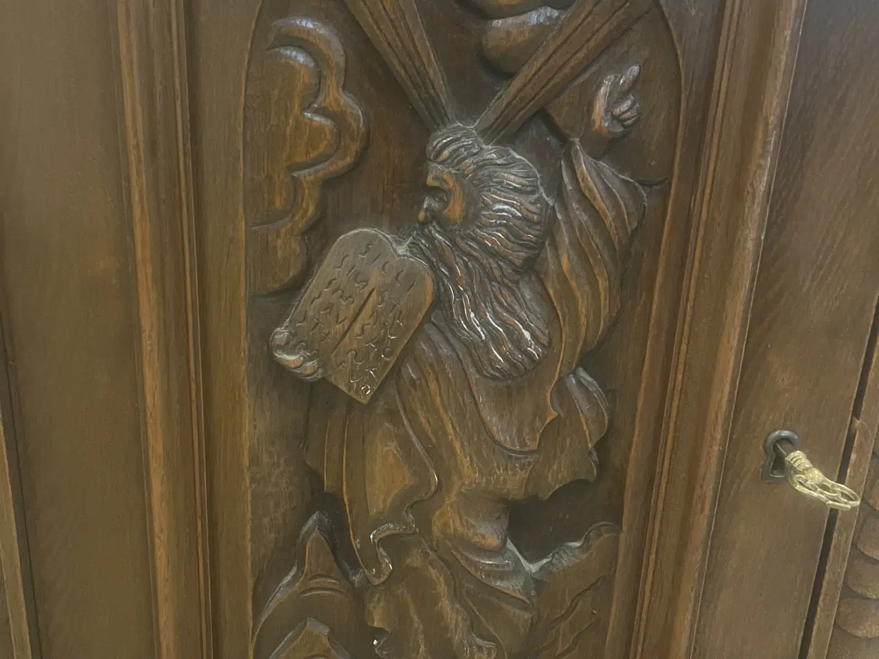 Billede 2 - Vintage barskab m/ udskæring af Moses og de 10 bud