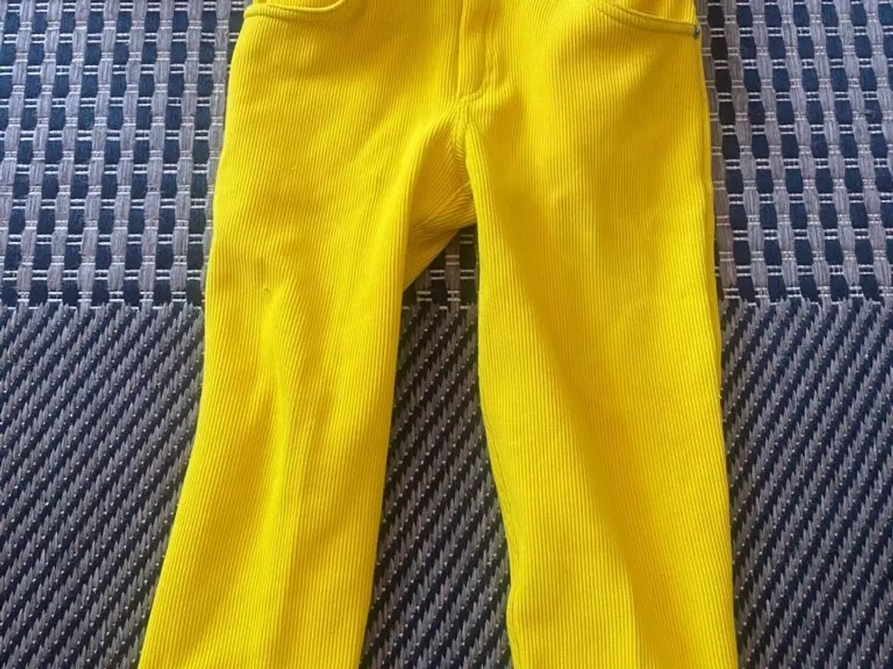 Billede 1 - Fin gul bukser til salg