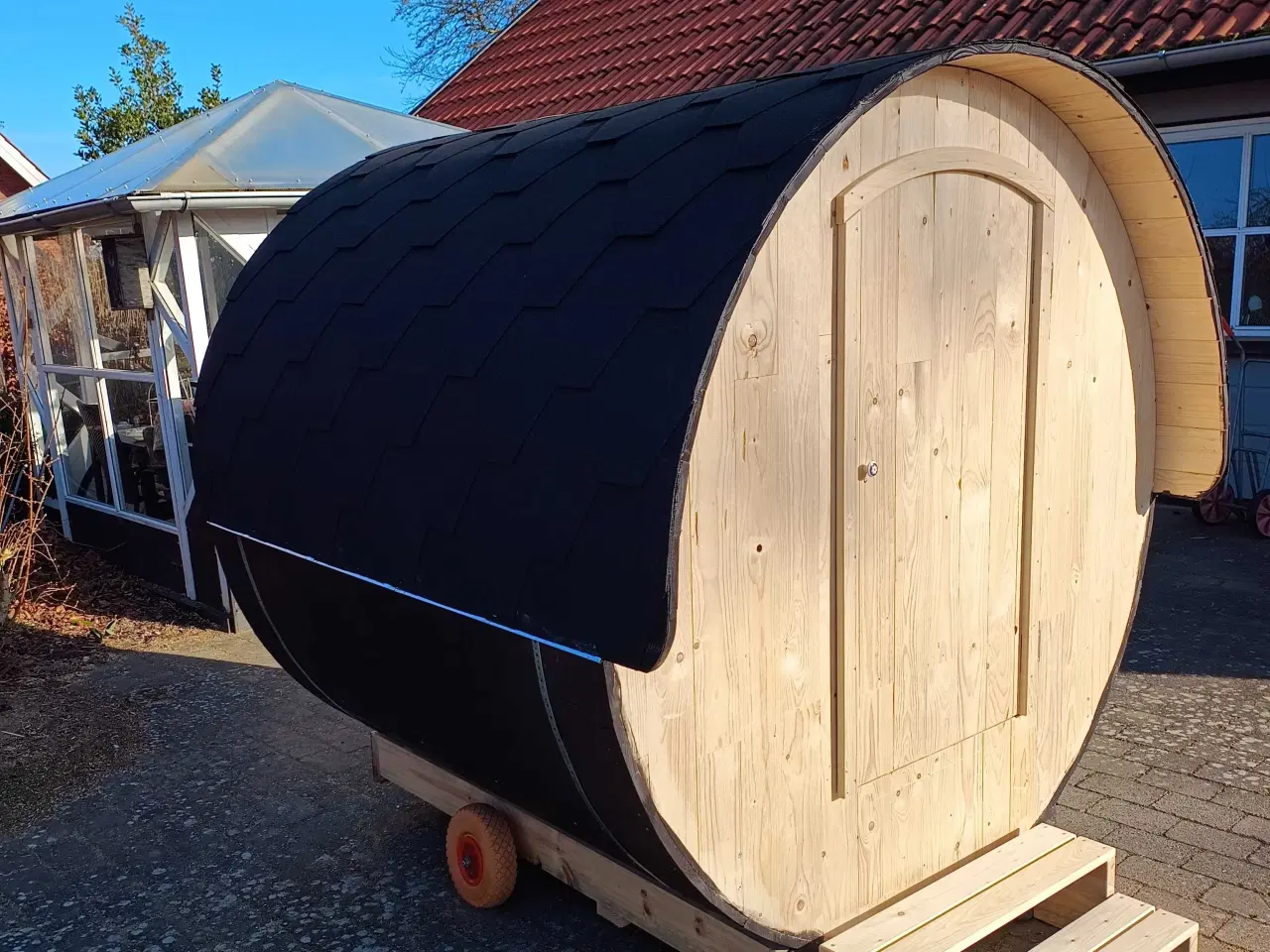 Billede 1 - Tønde legehus eller fks. Hønsehus 