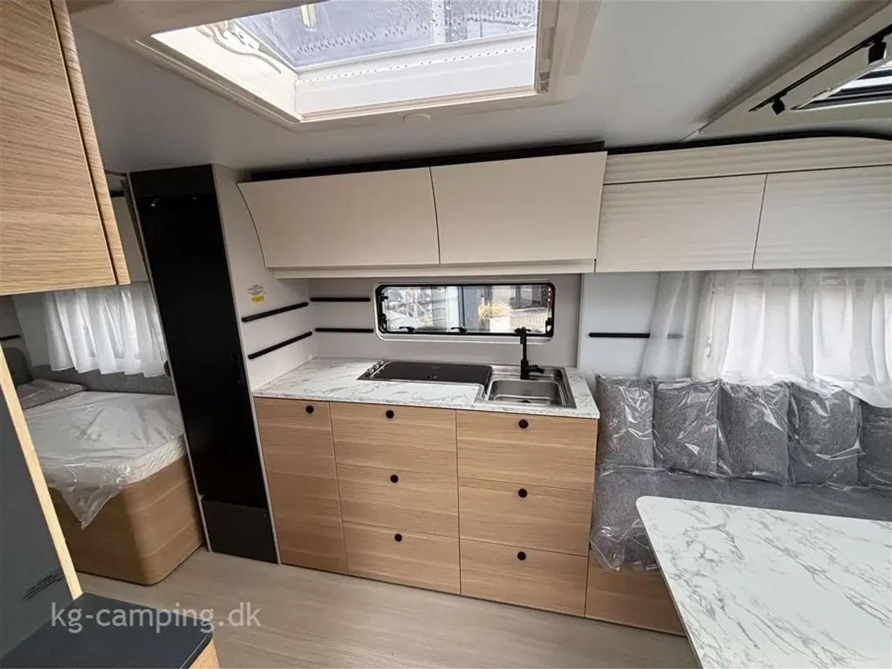 Billede 5 - 2026 - Adria Adora 663 UT Alde Den store nyhed i Adora serien. Enkeltsenge, stort baderum og med Alde centralvarme