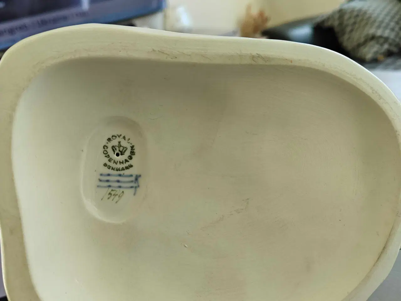 Billede 2 - Royal Copenhagen - pige der samler kartofler