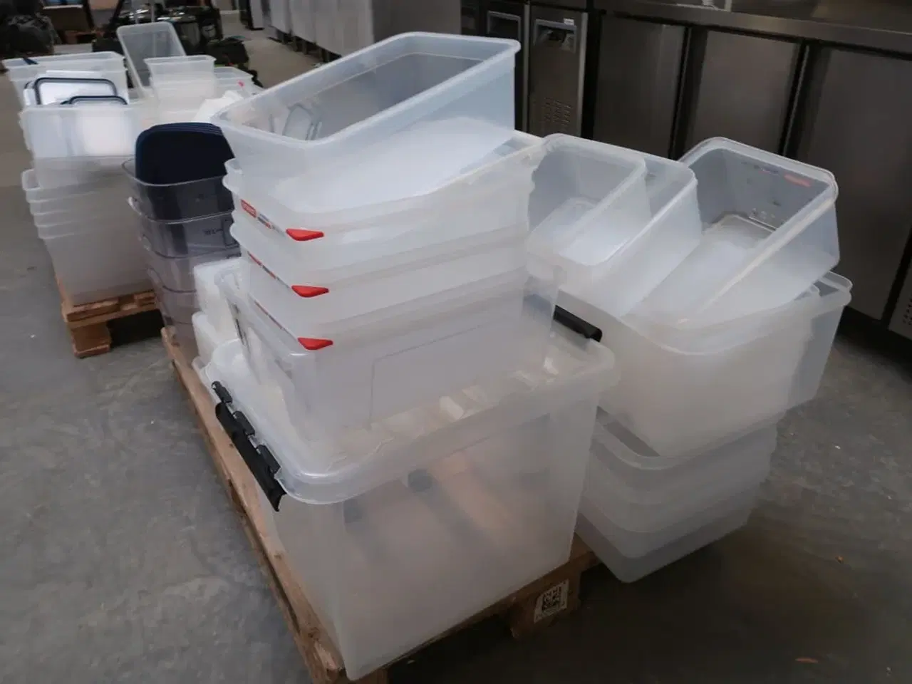 Billede 4 - Stort parti Plastkantiner m.m.