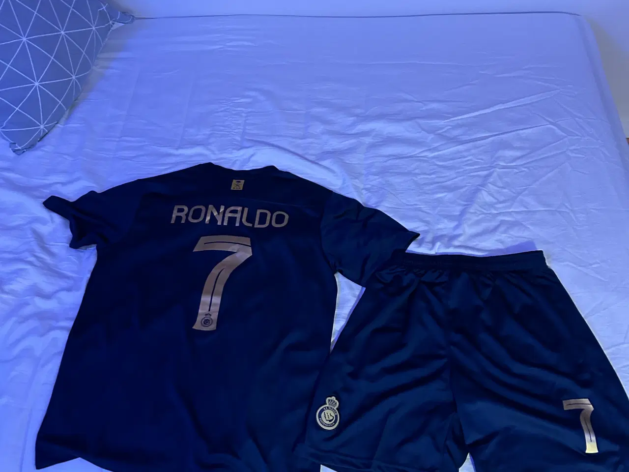 Billede 1 - 2023/2024 Ronaldo al Nassr trøje og shorts