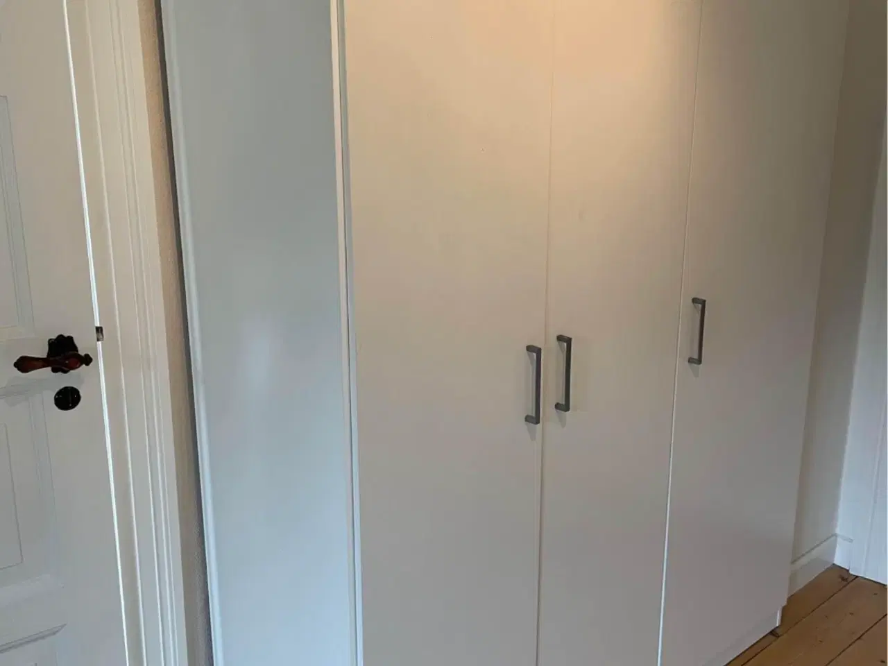Billede 2 - Dombås garderobeskab fra IKEA