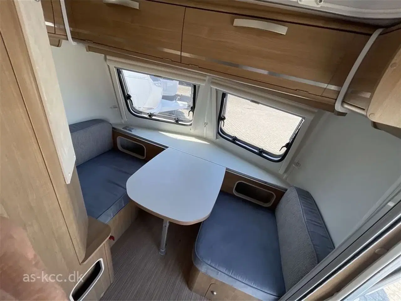 Billede 13 - 2014 - Hymer Touring 430 GT   Hymer Touring Triton 430 GT årgang 2014 3 sovepladser, 2 siddepladser, Mover, Cykelholder, Solsejl. 2 fl. 6 kg gas tomme, Reservehjul.
