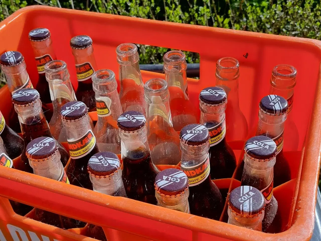 Billede 2 - Sodavandskasse med 30 flasker cola, Landkær