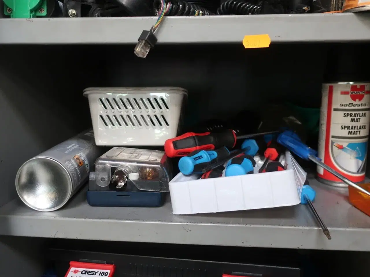 Billede 4 - "Tøm skabet" - Indhold i 2 skabe (øvre & nedre)