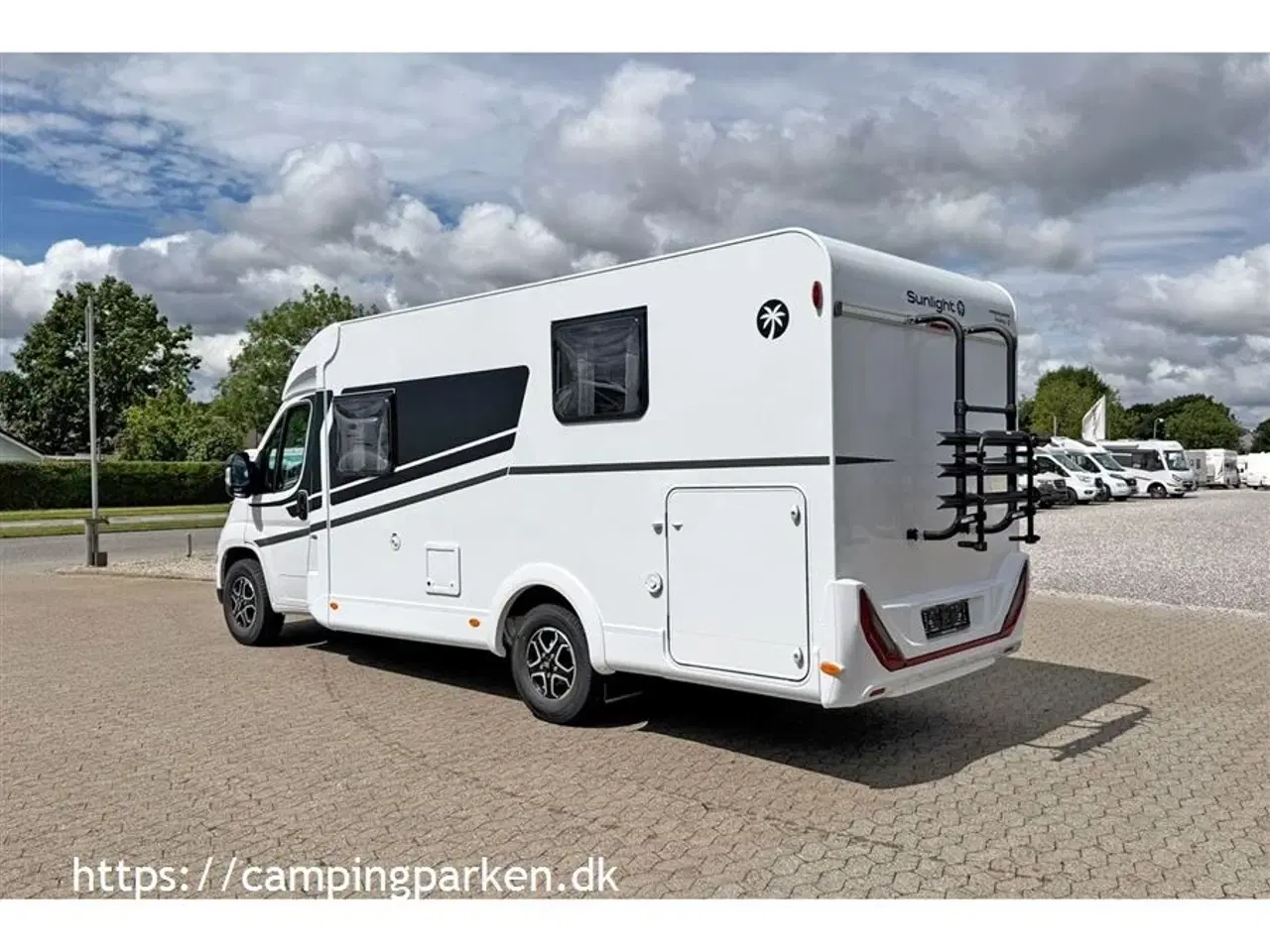 Billede 15 - 2025 - SunLight VAN V69 Adventure Edition   Sunlights populære smalle Van - med queens bed, automatgear, markise og cykelholder