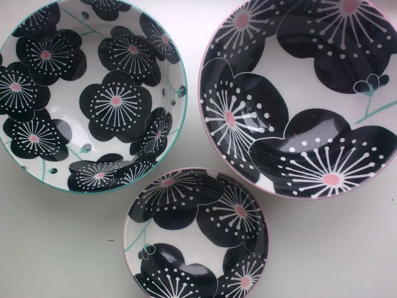 Billede 10 - Dansk Design sorte blomster SKÅLE hvid porcelæn 