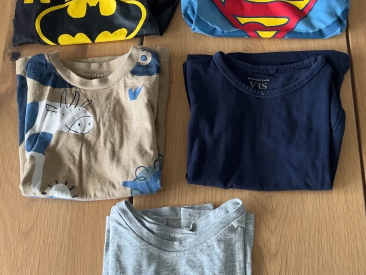 Billede 2 - Drengebluser - t-shirt - dragt - fleecetrøjer 