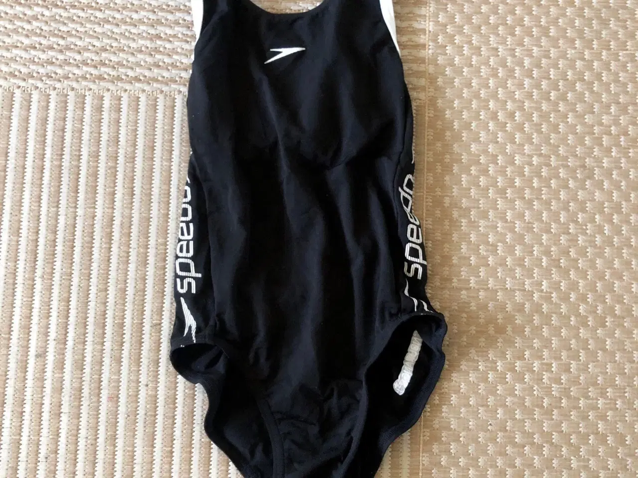 Billede 1 - Speedo sort hvid badedragt str 116 cm