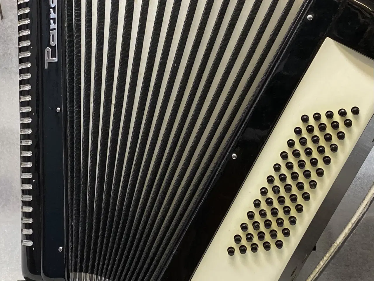 Billede 10 - harmonika sælges fra samling – nyserviceret