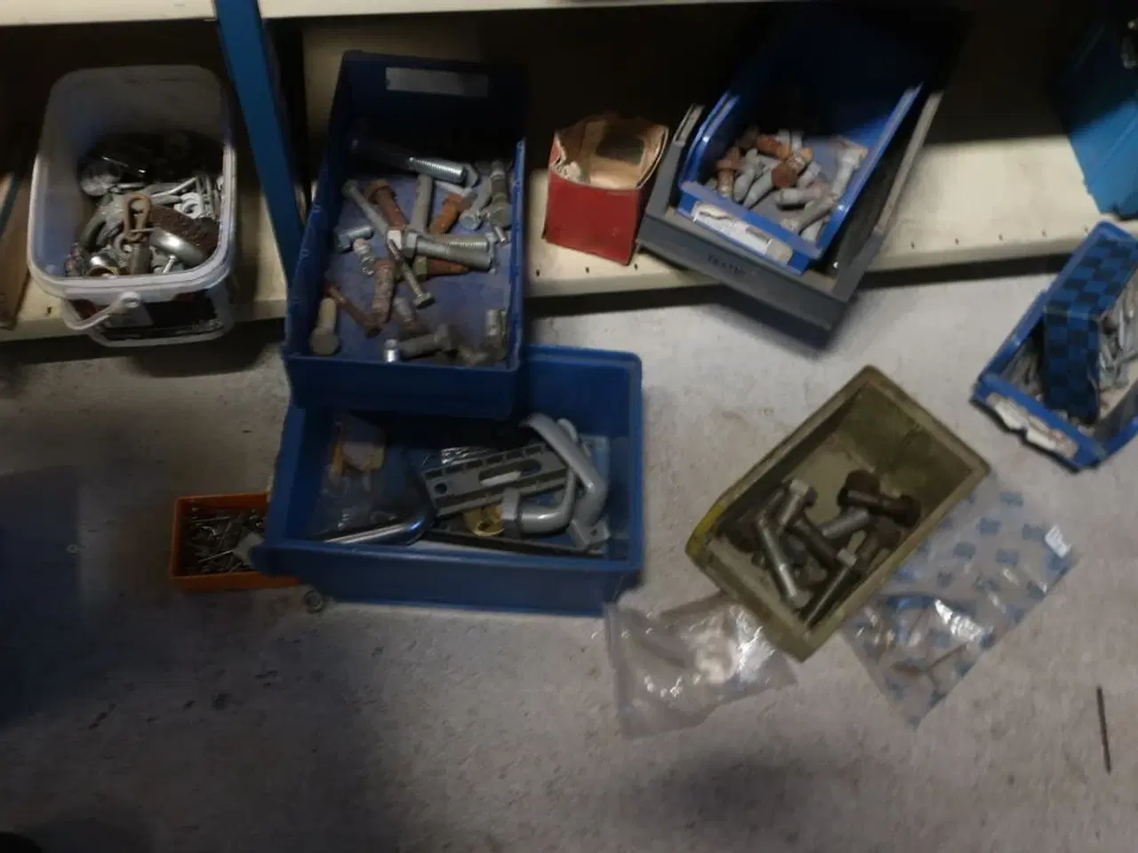 Billede 26 - 4 fag reoler inkl. indhold (se billeder)