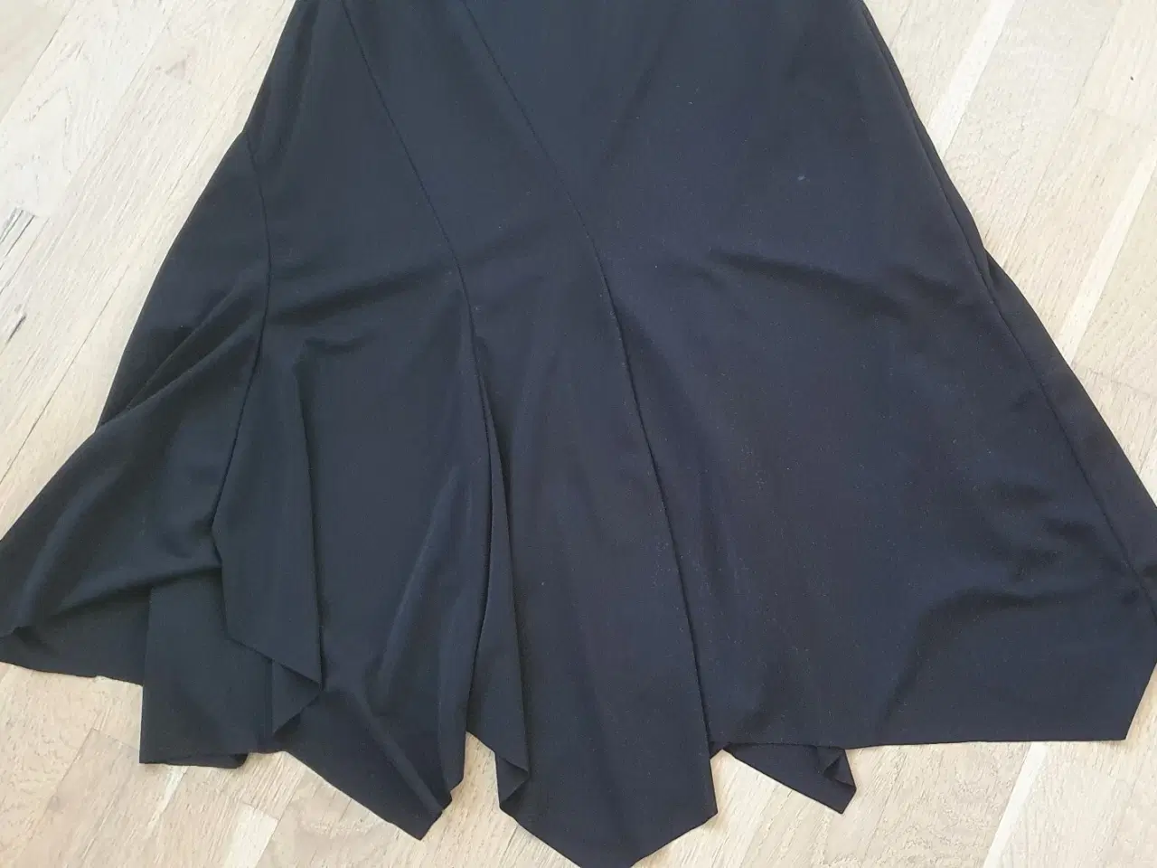 Billede 5 - Nederdel 	