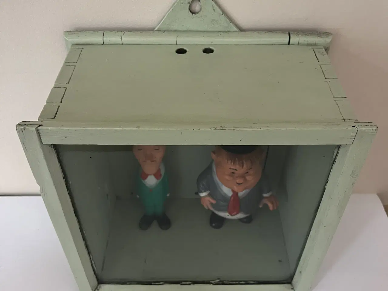 Billede 5 - Fedt lille retro skab i træ og glas 