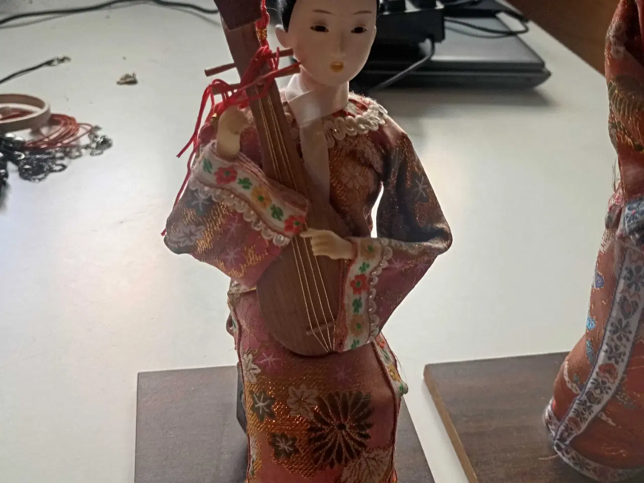 Billede 4 - To Kinesiske Dukker
