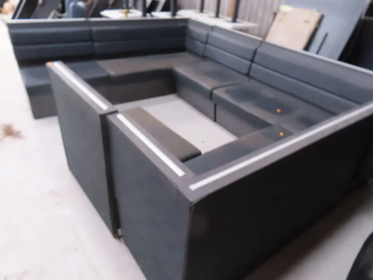 Billede 2 - Loungesofaer til fastmontering (indbygget LED Lys)