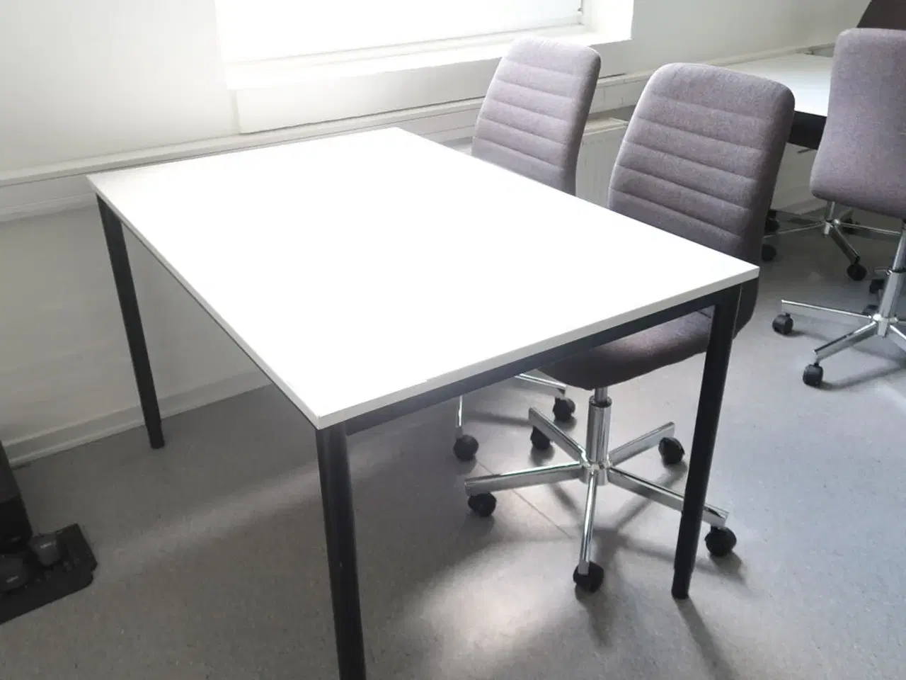 Billede 3 - 4 stk. Borde - 120x80x70 cm + 11 stk. stole