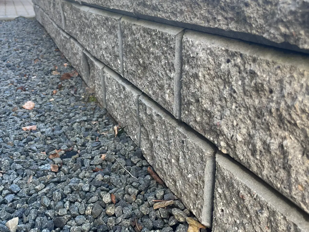 Billede 2 - Fliserbelægning til indkørsel og have