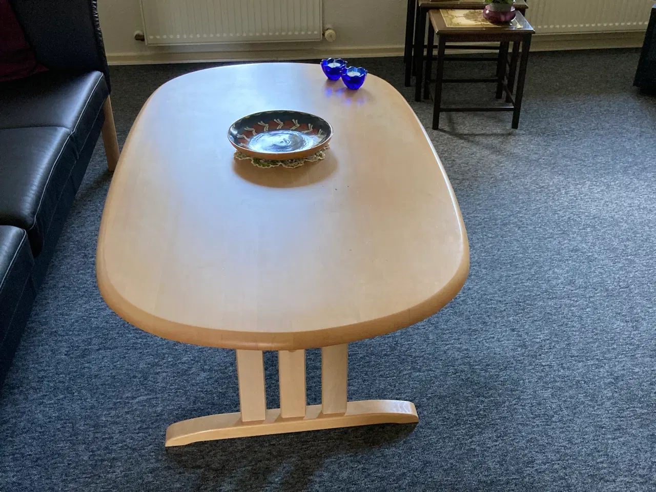Billede 1 - Sofabord spisebord med 2 plader og 6  stole og skæ