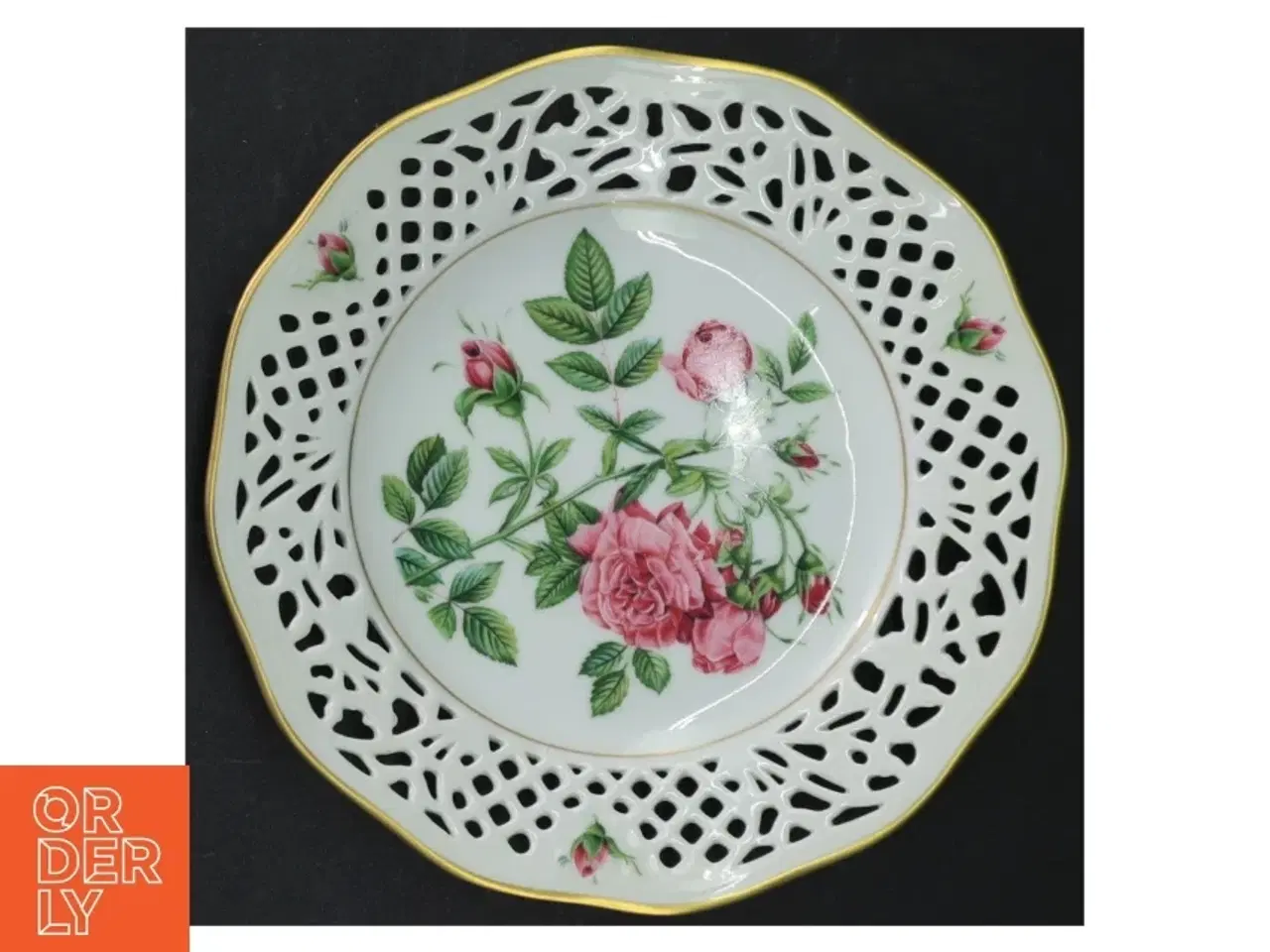Billede 10 - Porcelænstallerken med gennembrudt kant og rosendekoration fra Firkløveren