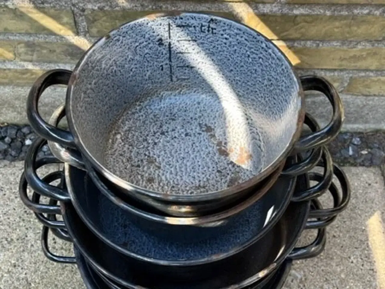 Billede 2 - 8 Stk. Gamle gryder til blomster, bål osv.