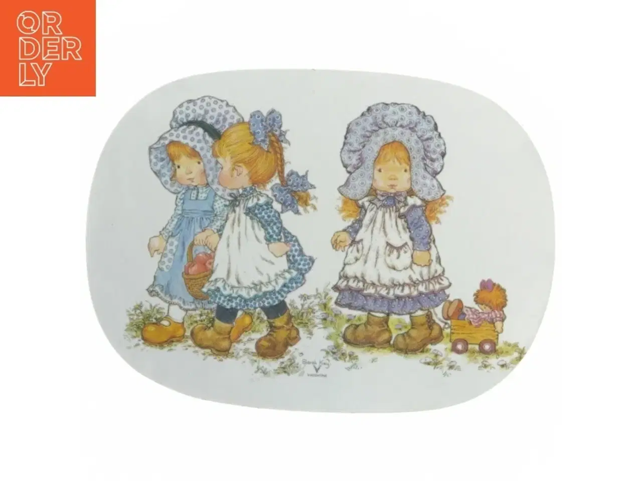 Billede 1 - Malet plade med figurer fra Sarah Kay (str. 24x17 cm)