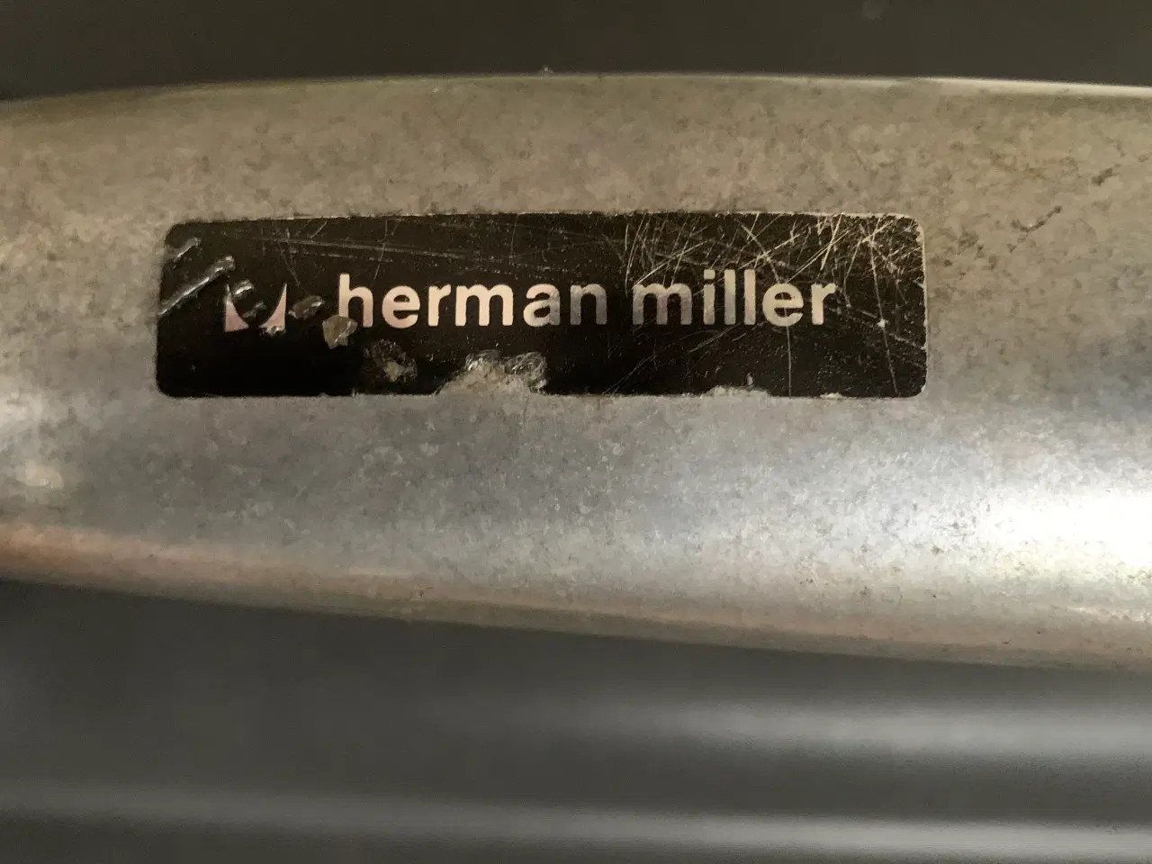 Billede 8 - Charles & Ray Eames Aluminium EA 105 på hjul