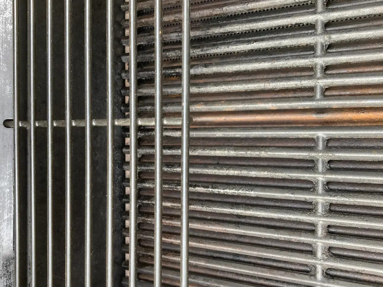 Billede 3 - Gasgril med 2 brænder og rotisseri.