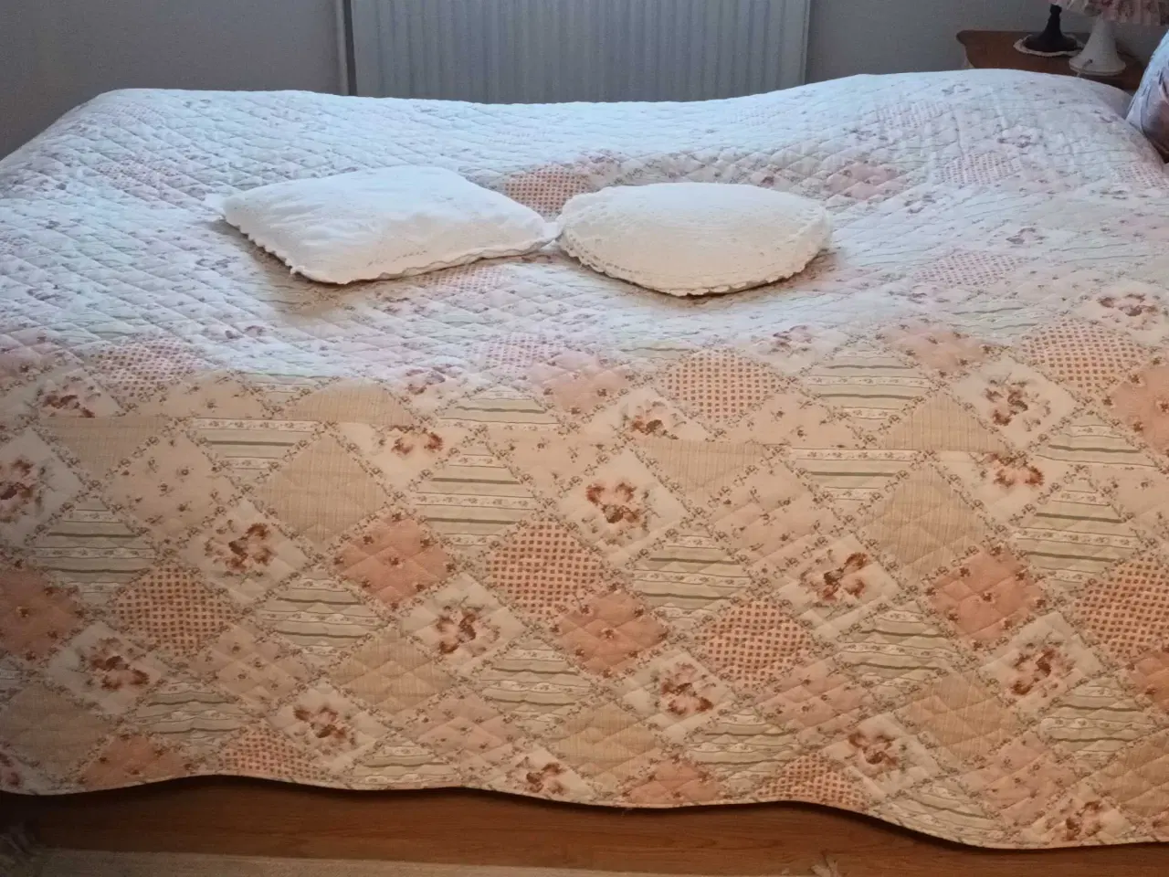 Billede 3 - 1 1/2 mands boxseng og topmadras med betræk