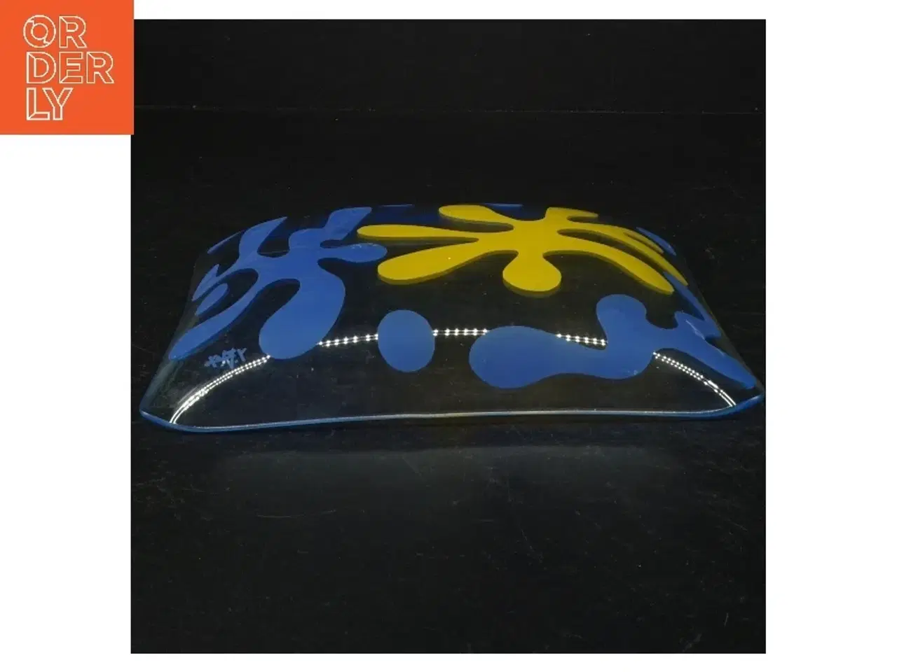 Billede 2 - Glasfad med blå og gul dekoration (str. 19 x 19 cm)