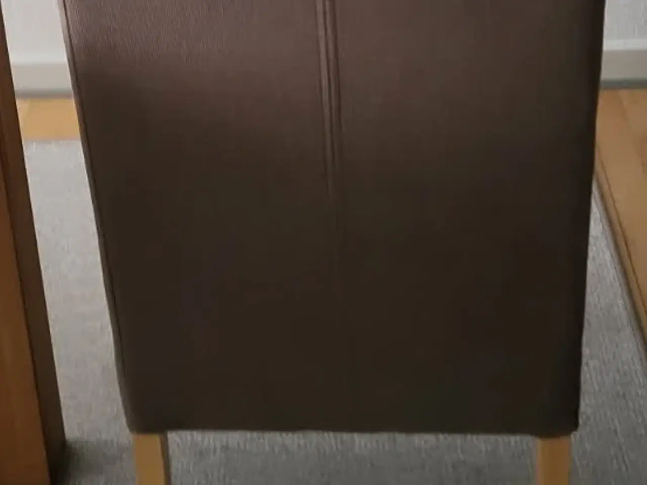 Billede 1 - Udbordt egetræsbord med 6 stole