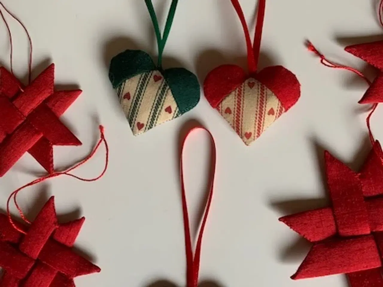 Billede 3 - Patchwork (håndsyet) julestjerner og julehjerter