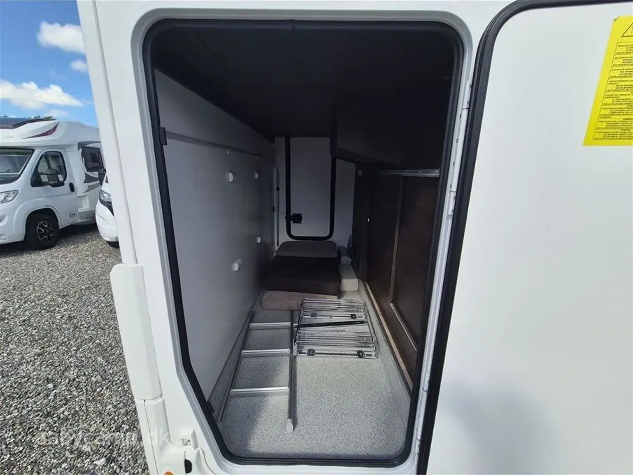 Billede 21 - 2022 - Benimar Tessoro 488   NK Pakke. Automatgear. solceller. markise. Lithium Batteri. 2000w inverter. Maxfann. Hydrauliske støtteben. lysdæmpere. Thetford ovn. Elektrisk trin.