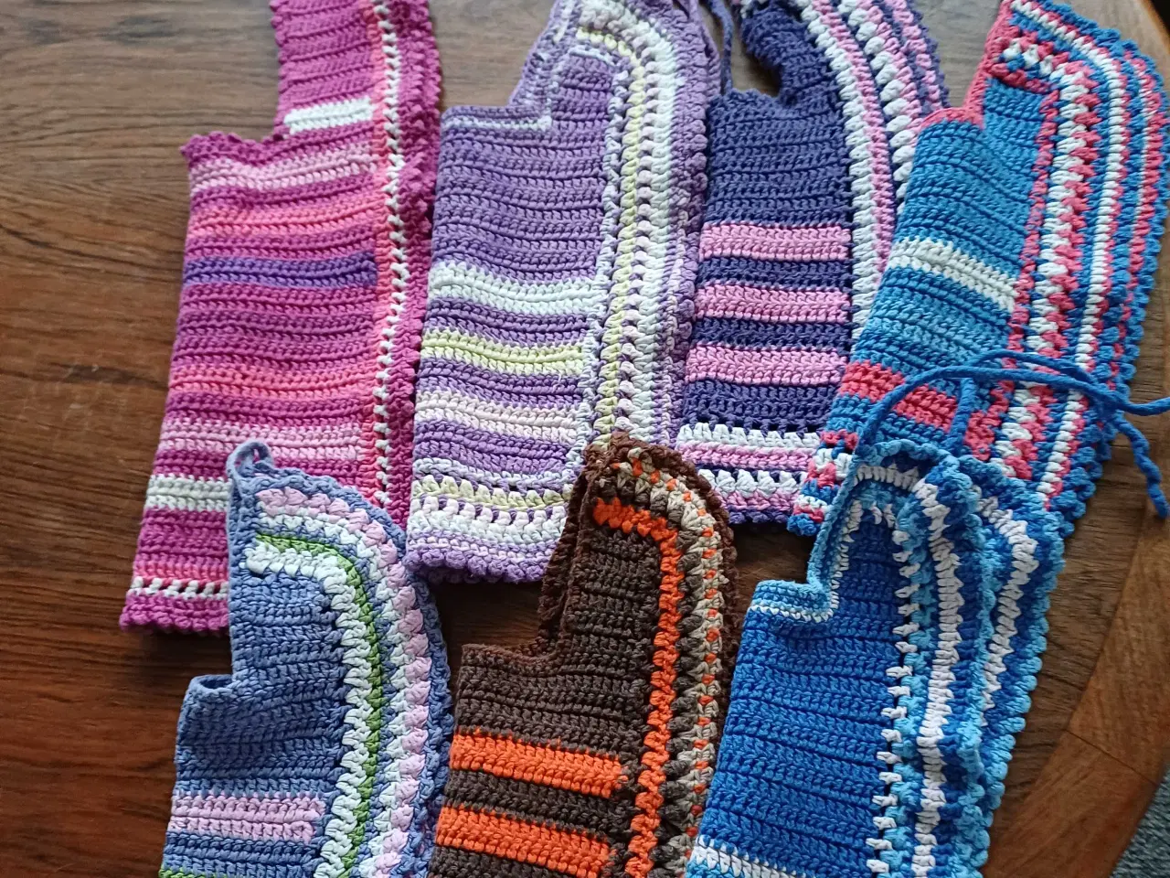 Billede 3 - Hjemme hæklet hagesmækker 