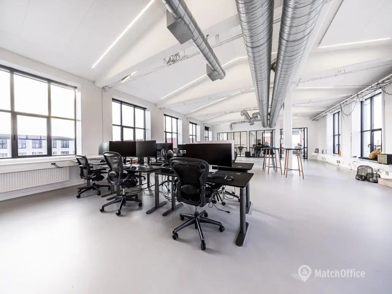 Billede 3 - Egen terrasse og udsigt over Kløvermarken