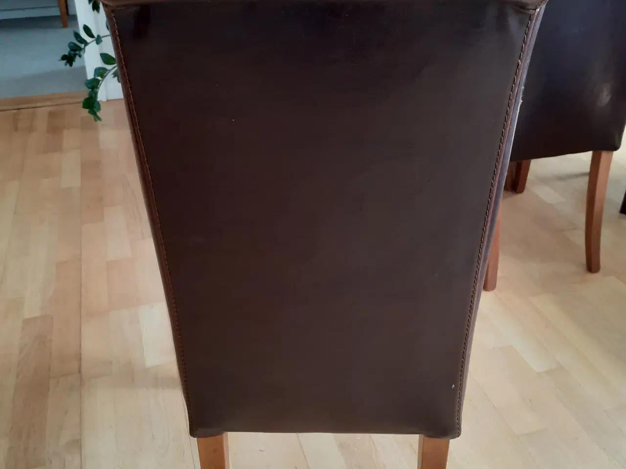 Billede 2 - Samlet pris! 6 stk. spisebordsstole i brunt læder.