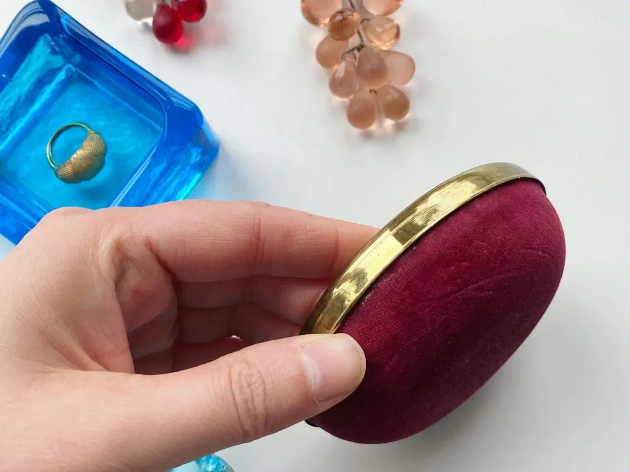 Billede 2 - Lille skål m broderi og velourbund