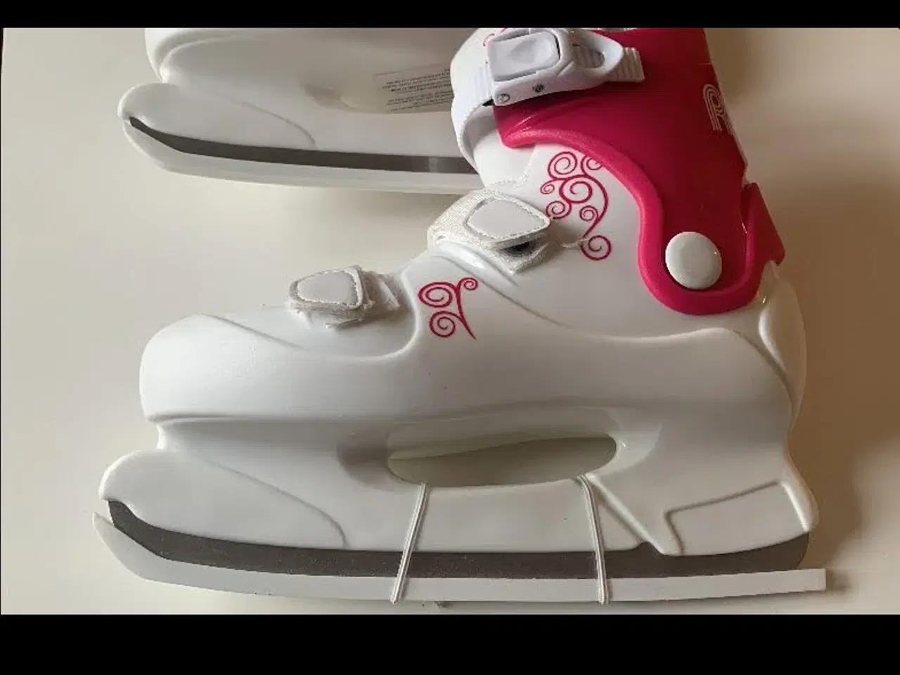 Billede 1 - Skøjter helt nye