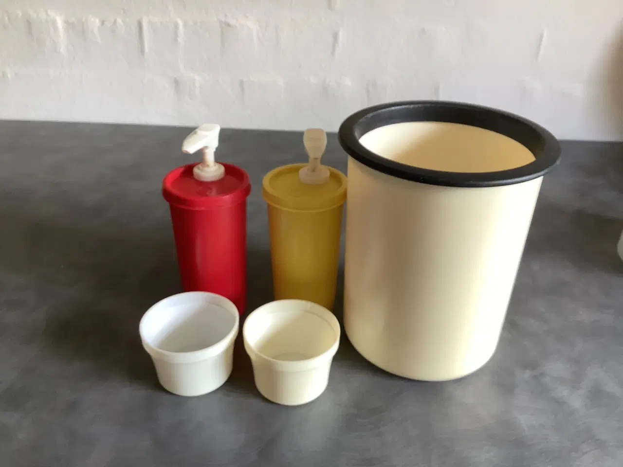 Billede 2 - Tupperware ketchup og sennep bøtter