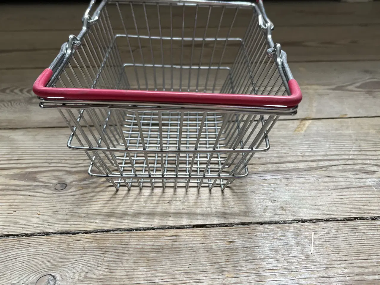 Billede 2 - Lille indkøbskurv i metal