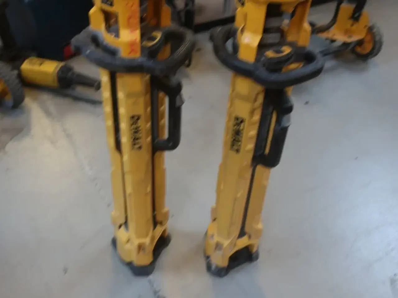 Billede 1 - 2 stk. lamper DEWALT DCL079