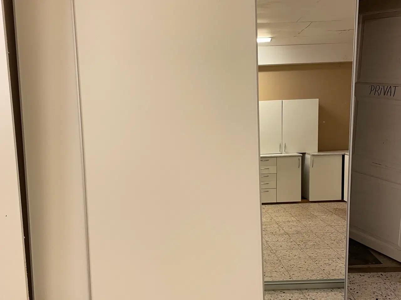 Billede 1 - Garderode skabe med Skydelåger