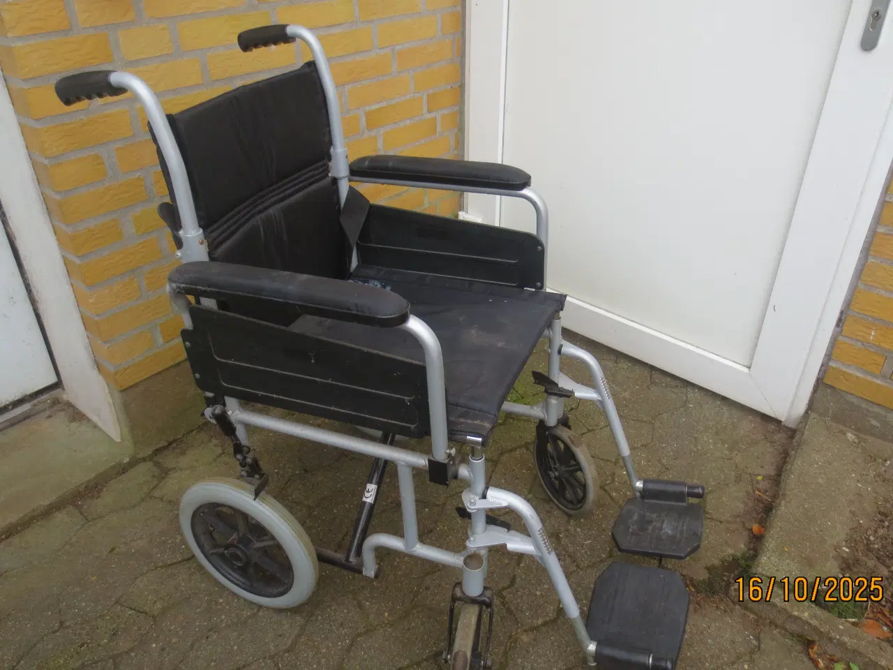 Billede 2 - 1 stk Kilberry Kørestol med fodhvilere