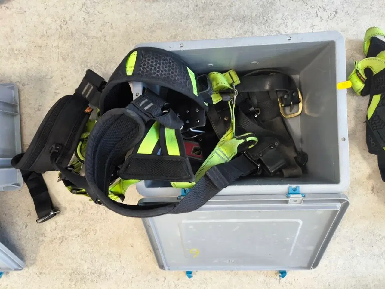 Billede 1 - Kasse m. sikringsgrej samt div.