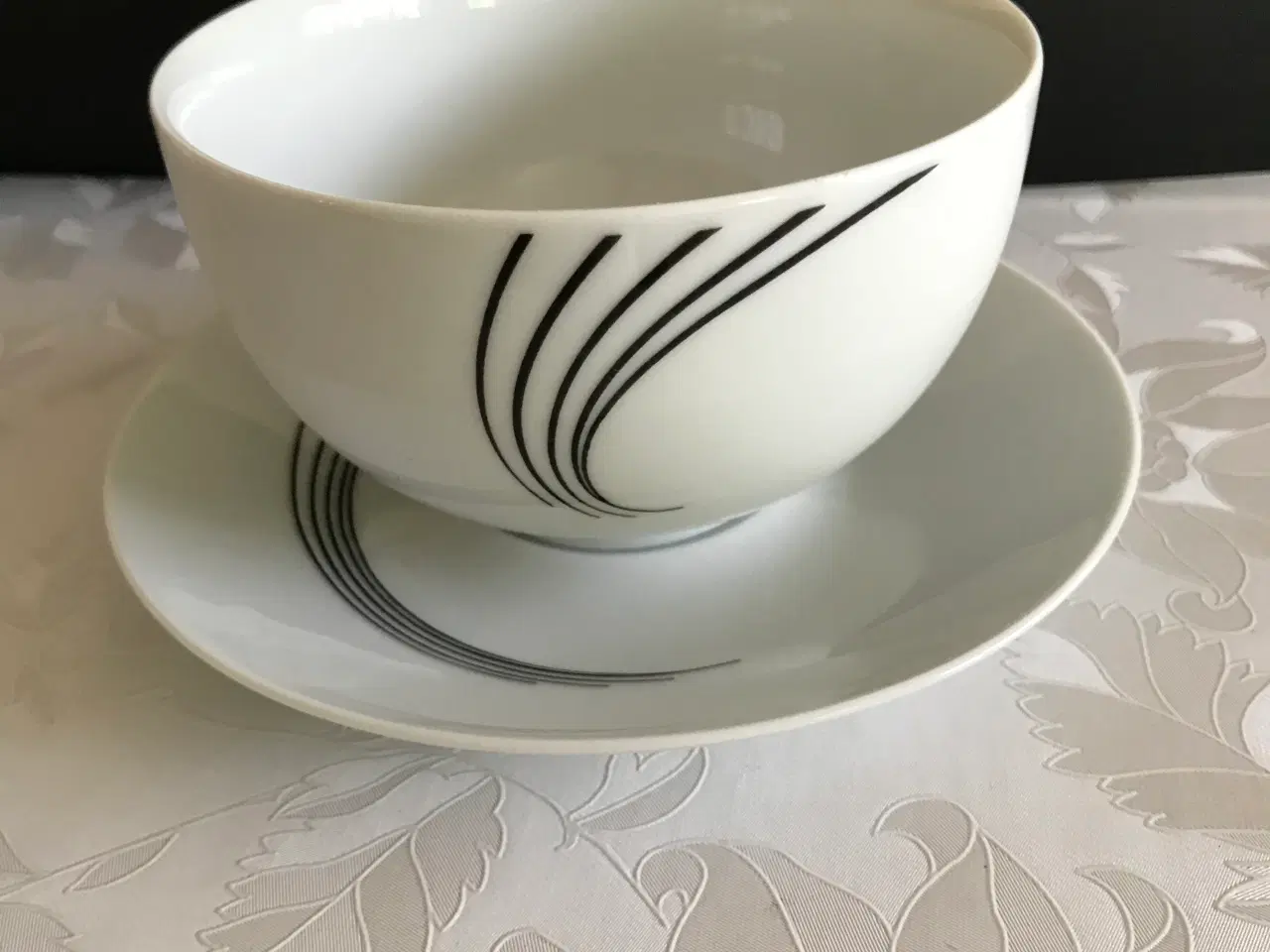 Billede 1 - Spise stel  Ellipse