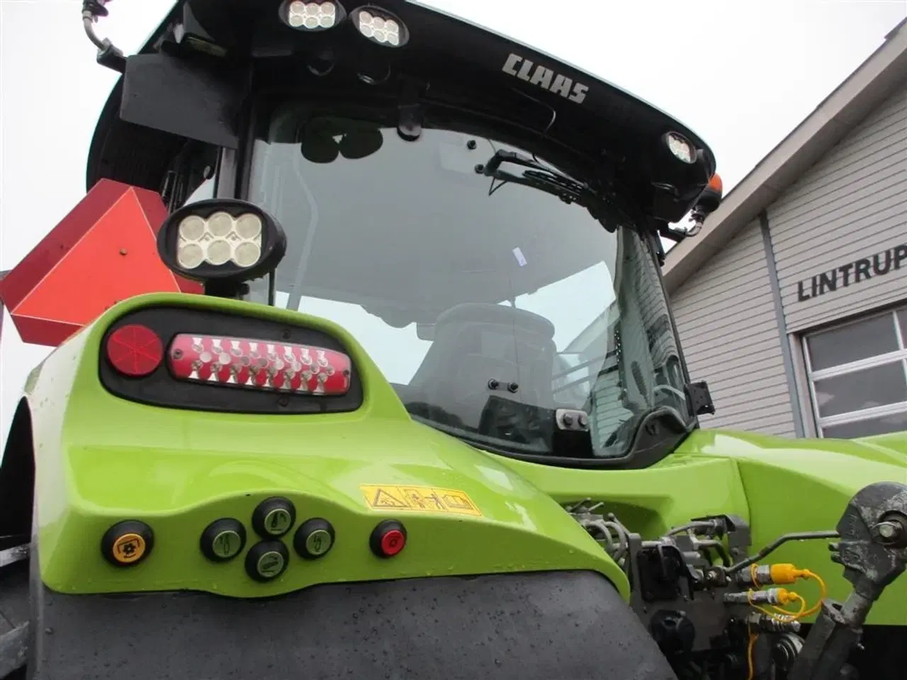 Billede 16 - CLAAS ARION 550 C-matic med frontlift, affjedret foraksel og affjedret kabine.